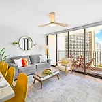 Stylish Waikiki Gem With Ocean View And Free Parking!