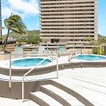 Stylish Waikiki Gem With Ocean View And Free Parking!