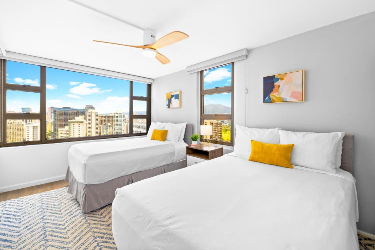 Stylish Waikiki Gem With Ocean View And Free Parking! Apartment