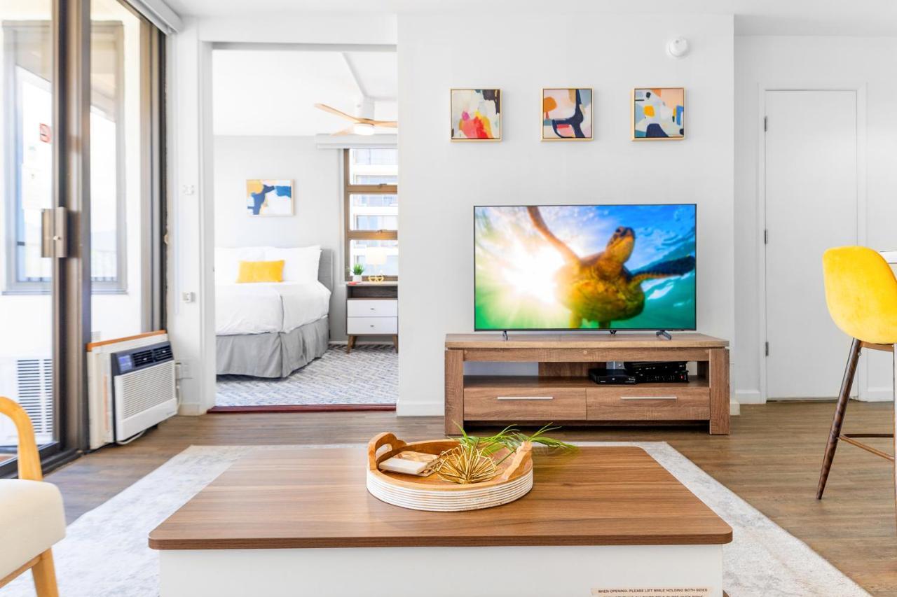 Stylish Waikiki Gem With Ocean View And Free Parking! *