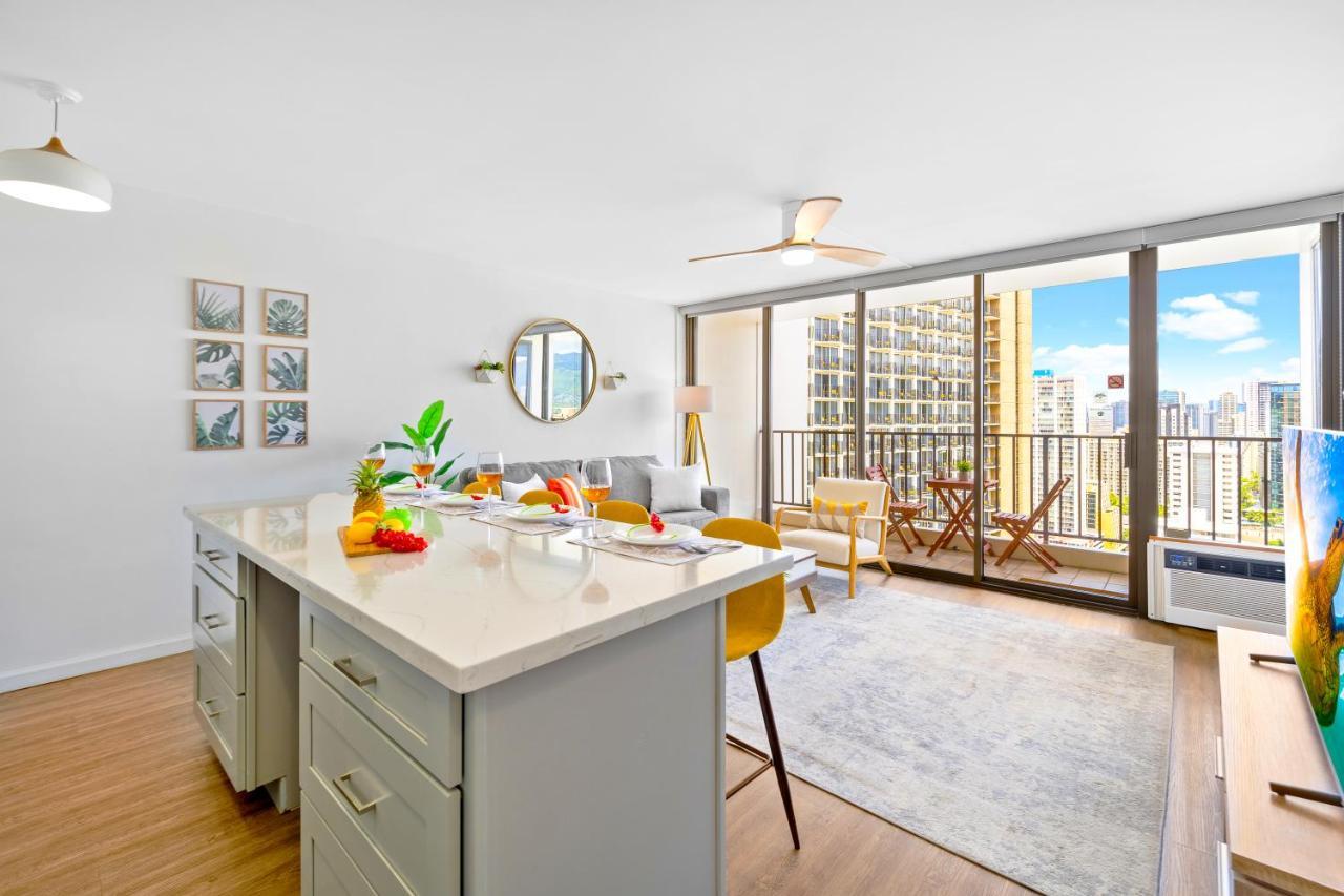 Apartment Stylish Waikiki Gem With Ocean View And Free Parking!
