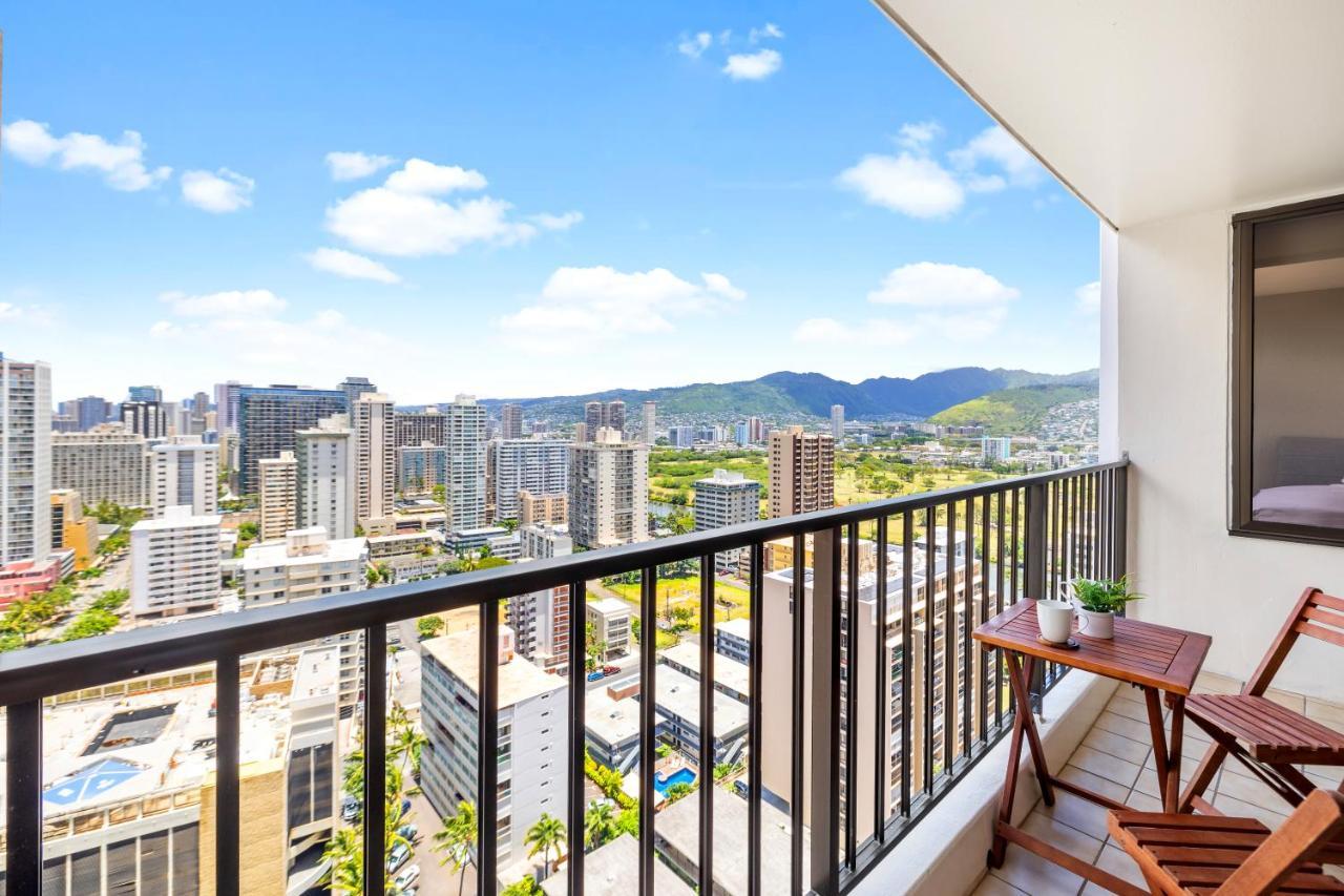 Stylish Waikiki Gem With Ocean View And Free Parking!