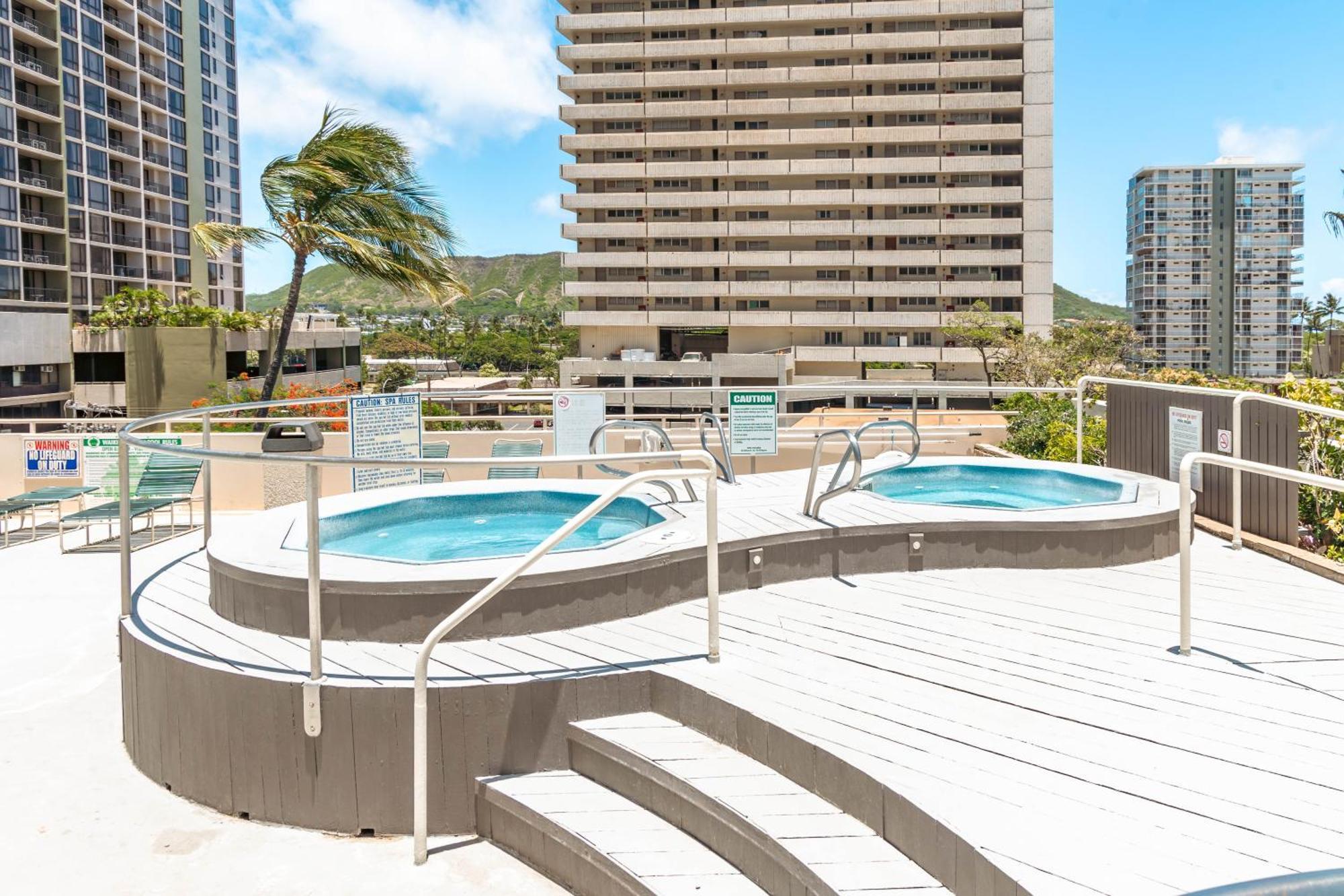 Stylish Waikiki Gem With Ocean View And Free Parking! Apartment Honolulu