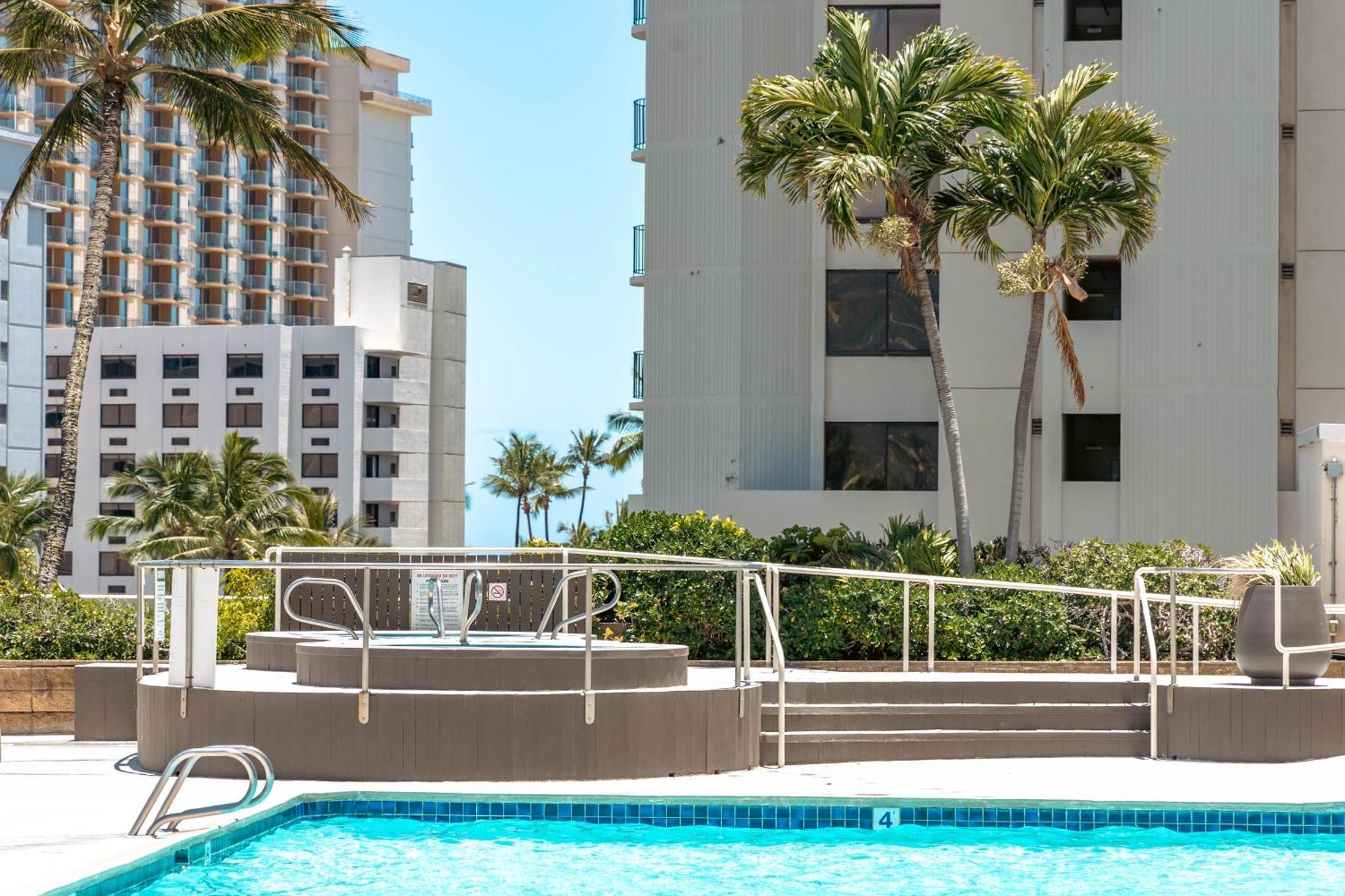 Stylish Waikiki Gem With Ocean View And Free Parking!