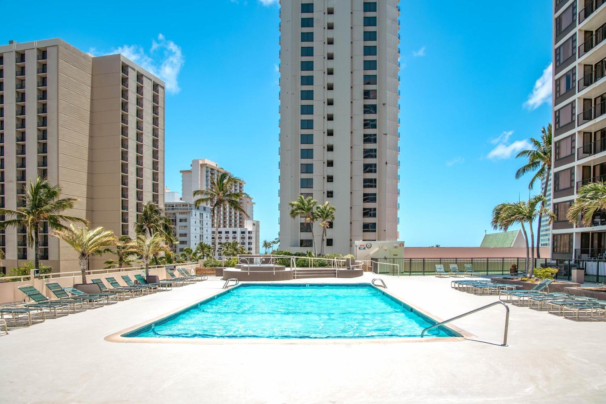 Apartment Stylish Waikiki Gem With Ocean View And Free Parking! *