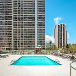 Stylish Waikiki Gem With Ocean View And Free Parking!