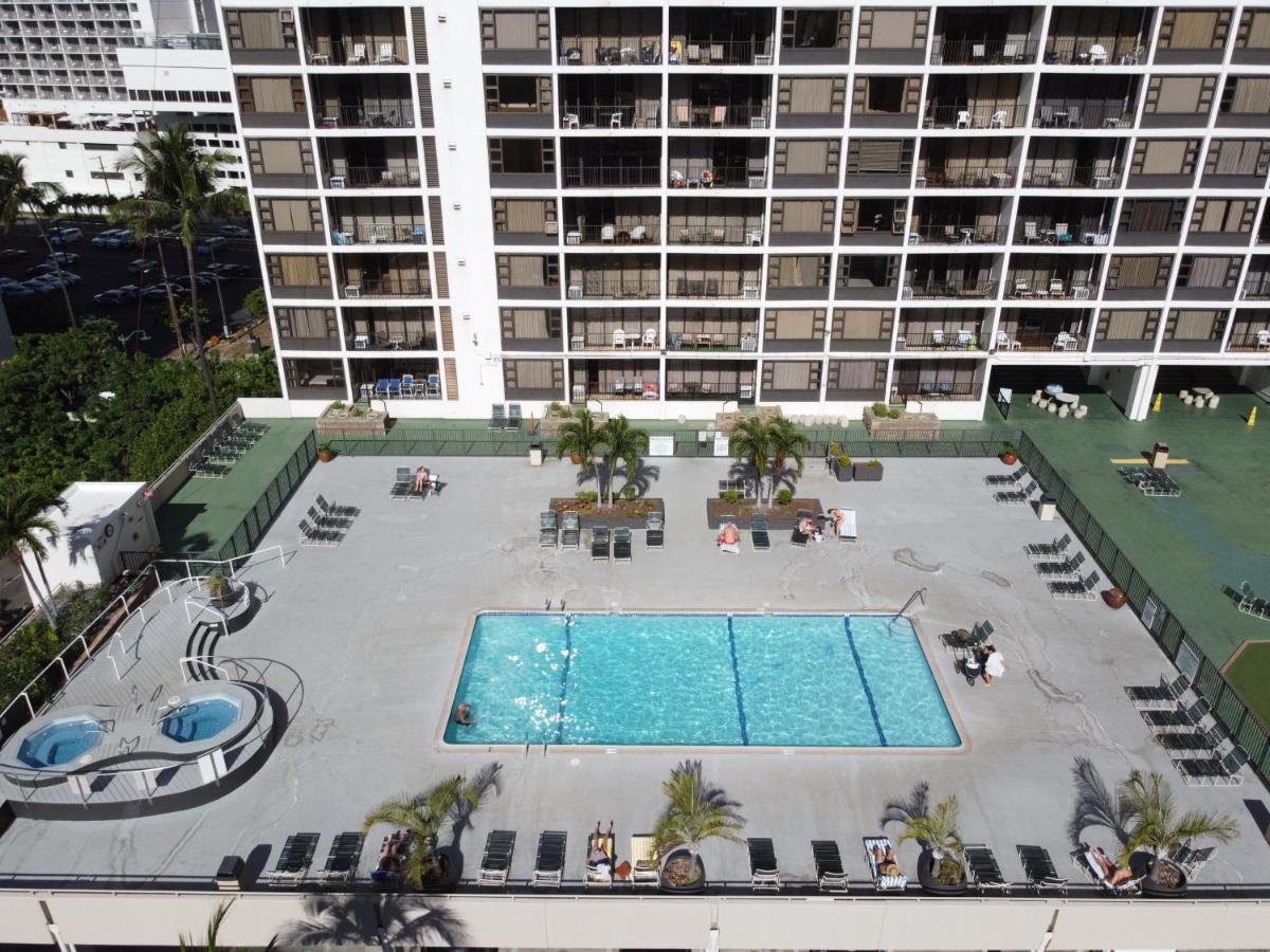 Apartment Stylish Waikiki Gem With Ocean View And Free Parking!