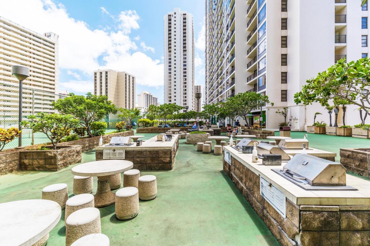 Apartment Stylish Waikiki Gem With Ocean View And Free Parking!