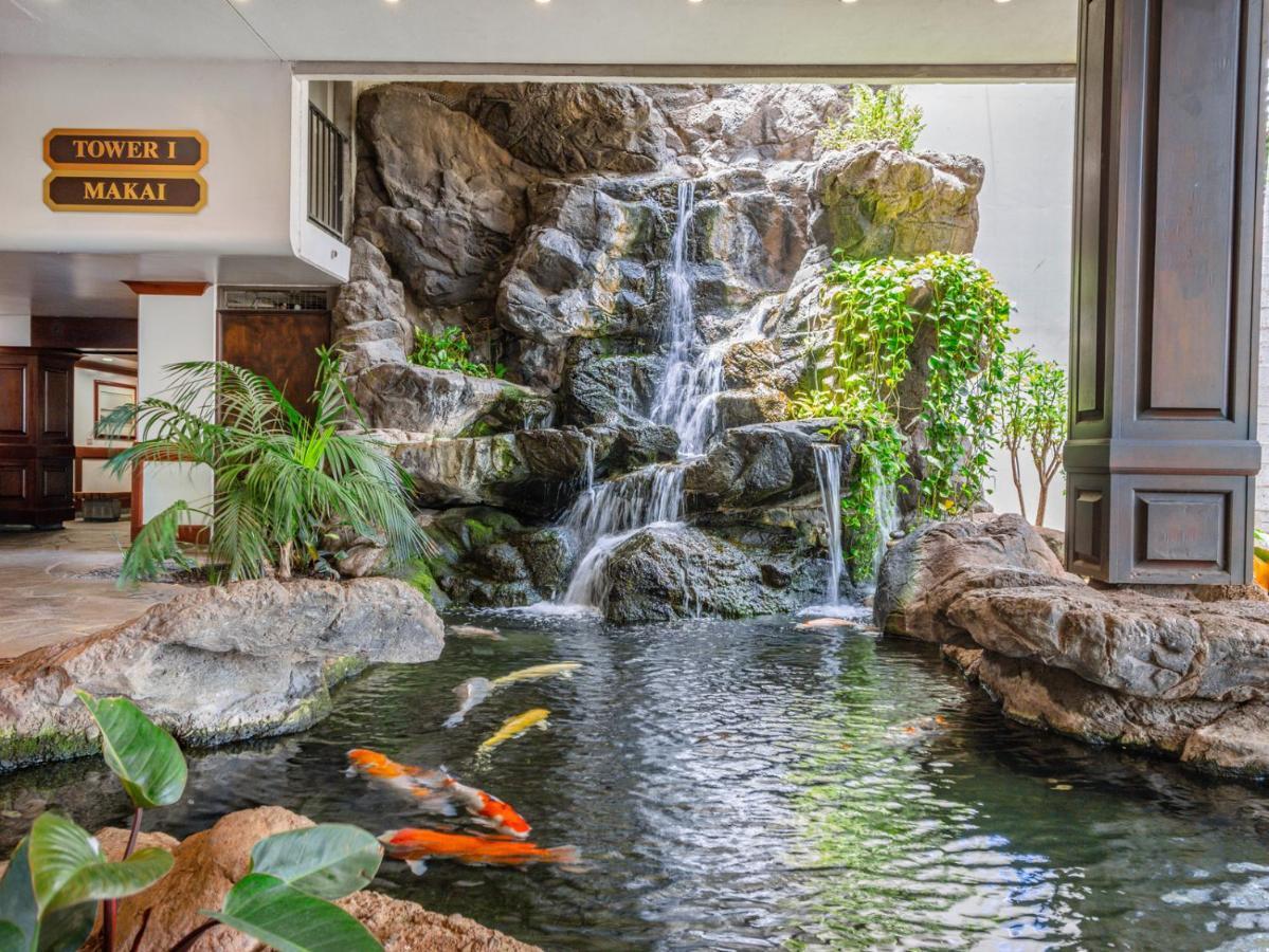 Stylish Waikiki Gem With Ocean View And Free Parking! Honolulu