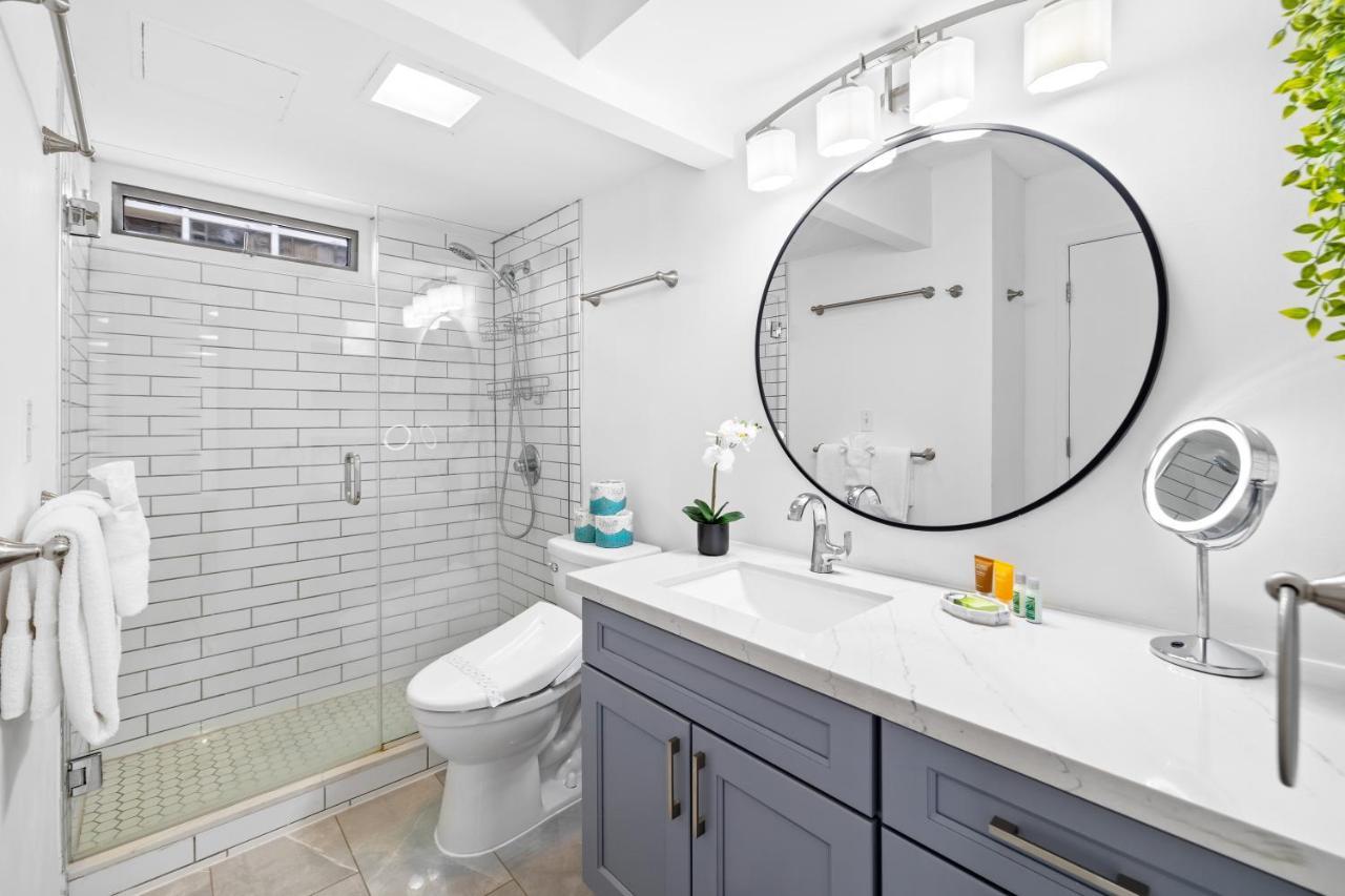 Stylish Waikiki Gem With Ocean View And Free Parking! *