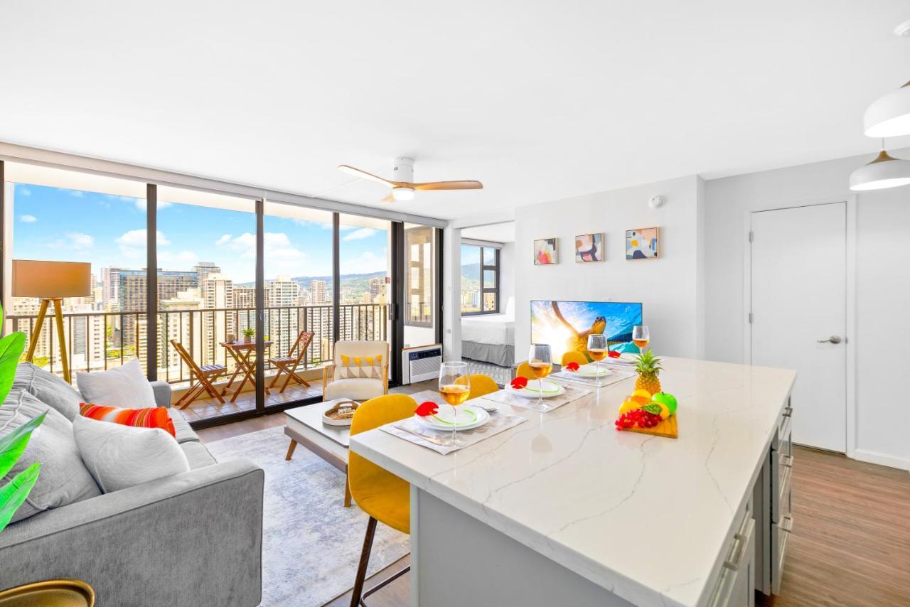 Apartment Stylish Waikiki Gem With Ocean View And Free Parking! Honolulu