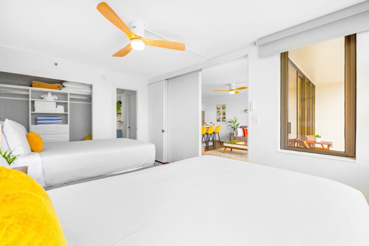 Stylish Waikiki Gem With Ocean View And Free Parking! Honolulu