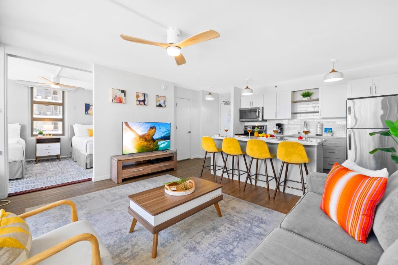 Stylish Waikiki Gem With Ocean View And Free Parking! Apartment *