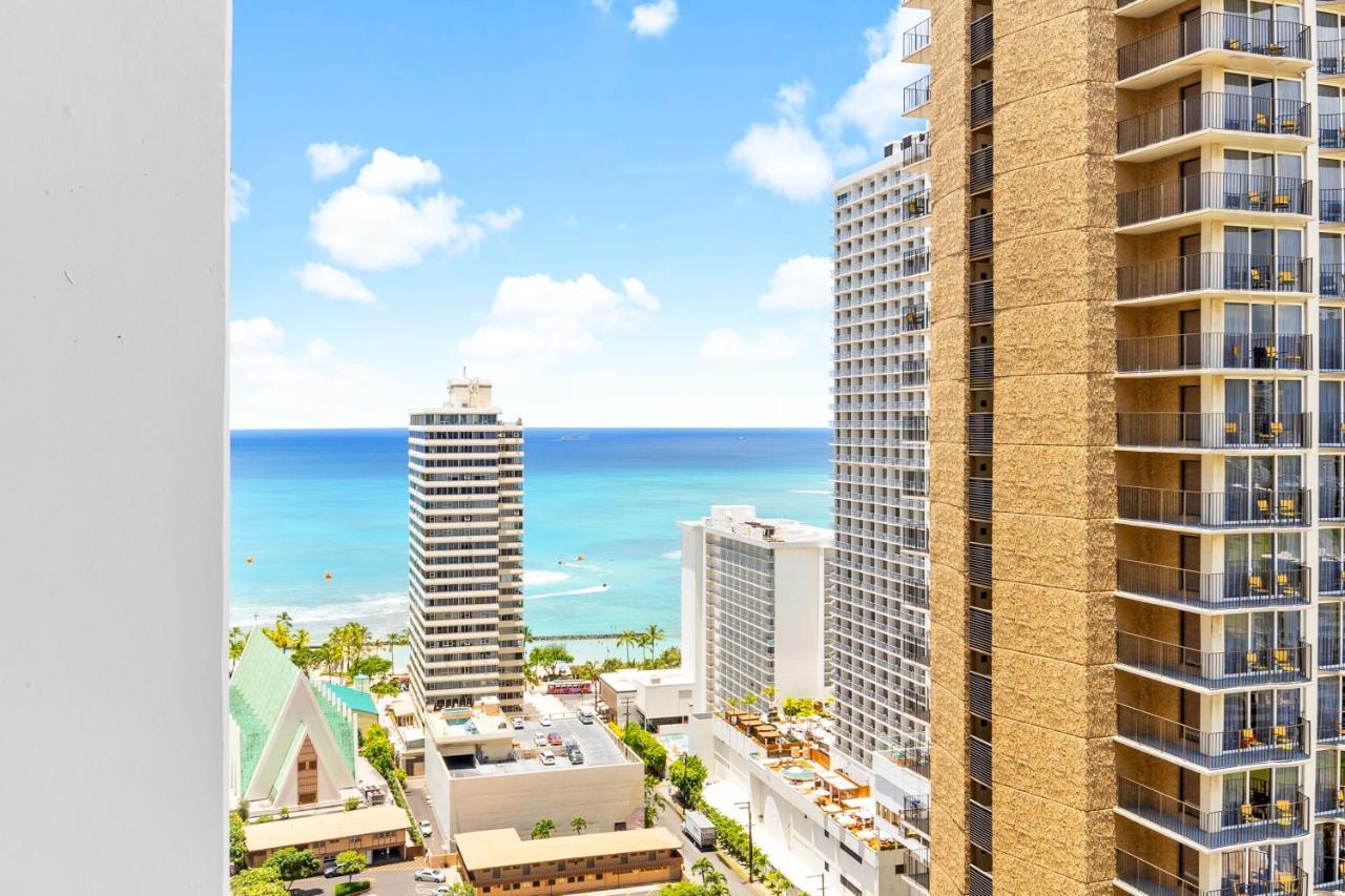 Stylish Waikiki Gem With Ocean View And Free Parking! Apartment