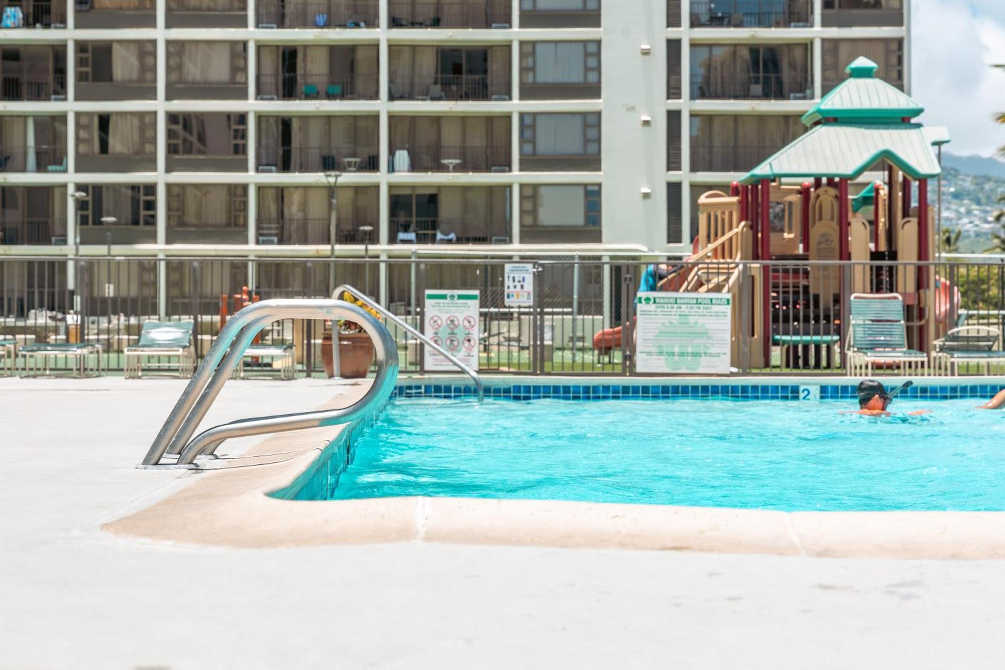 Stylish Waikiki Gem With Ocean View And Free Parking! Apartment