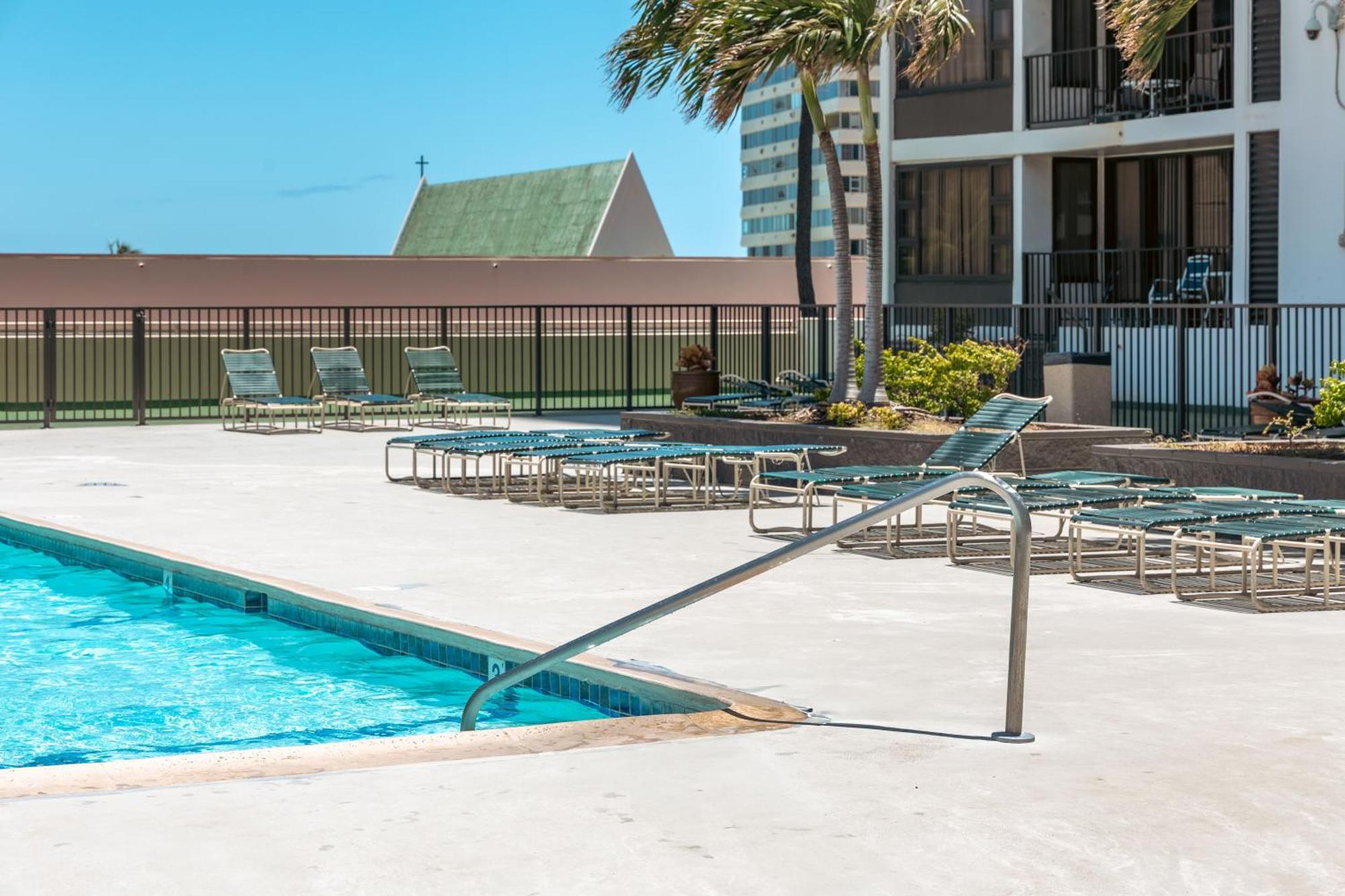 Stylish Waikiki Gem With Ocean View And Free Parking! *