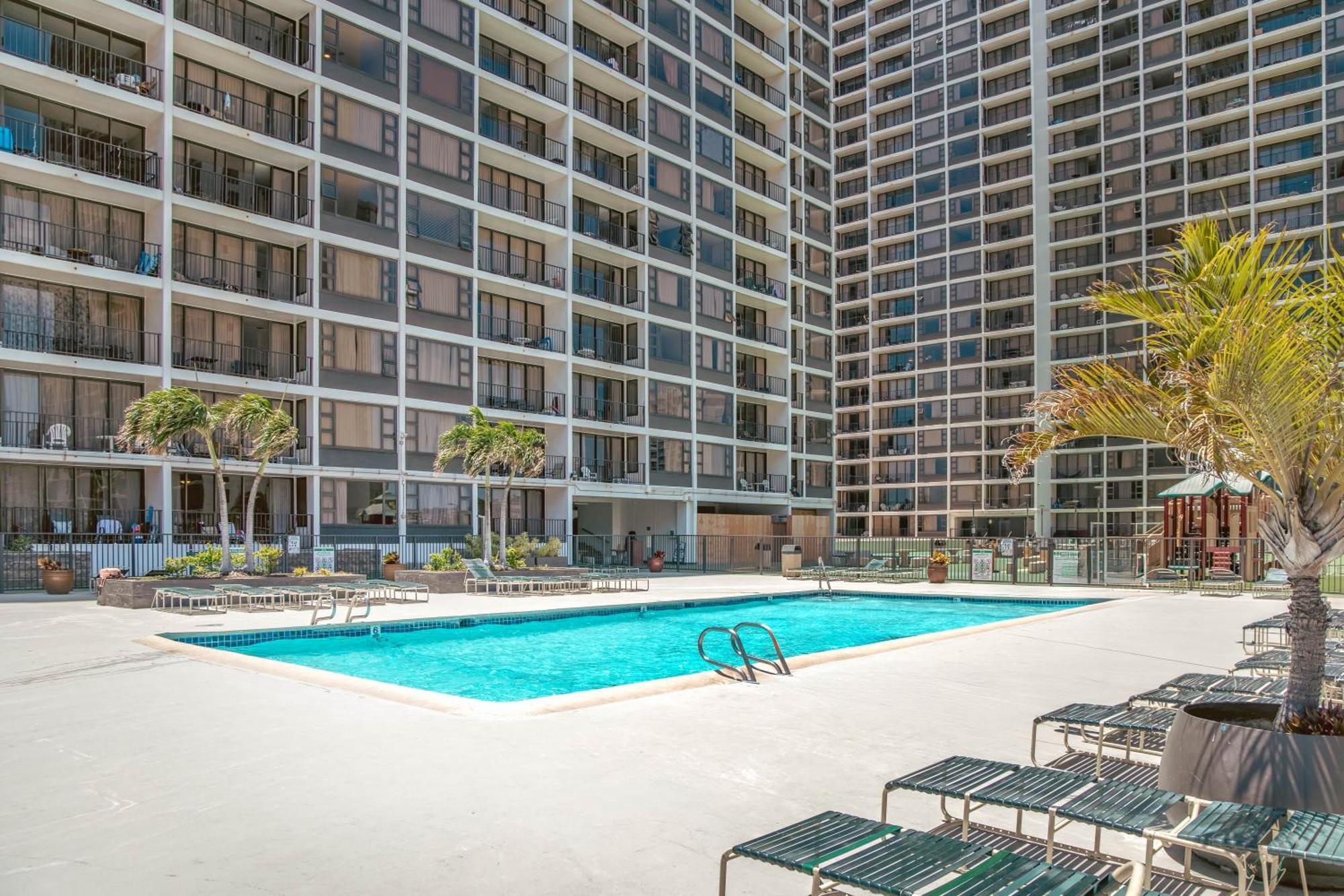 Stylish Waikiki Gem With Ocean View And Free Parking! Apartment Honolulu
